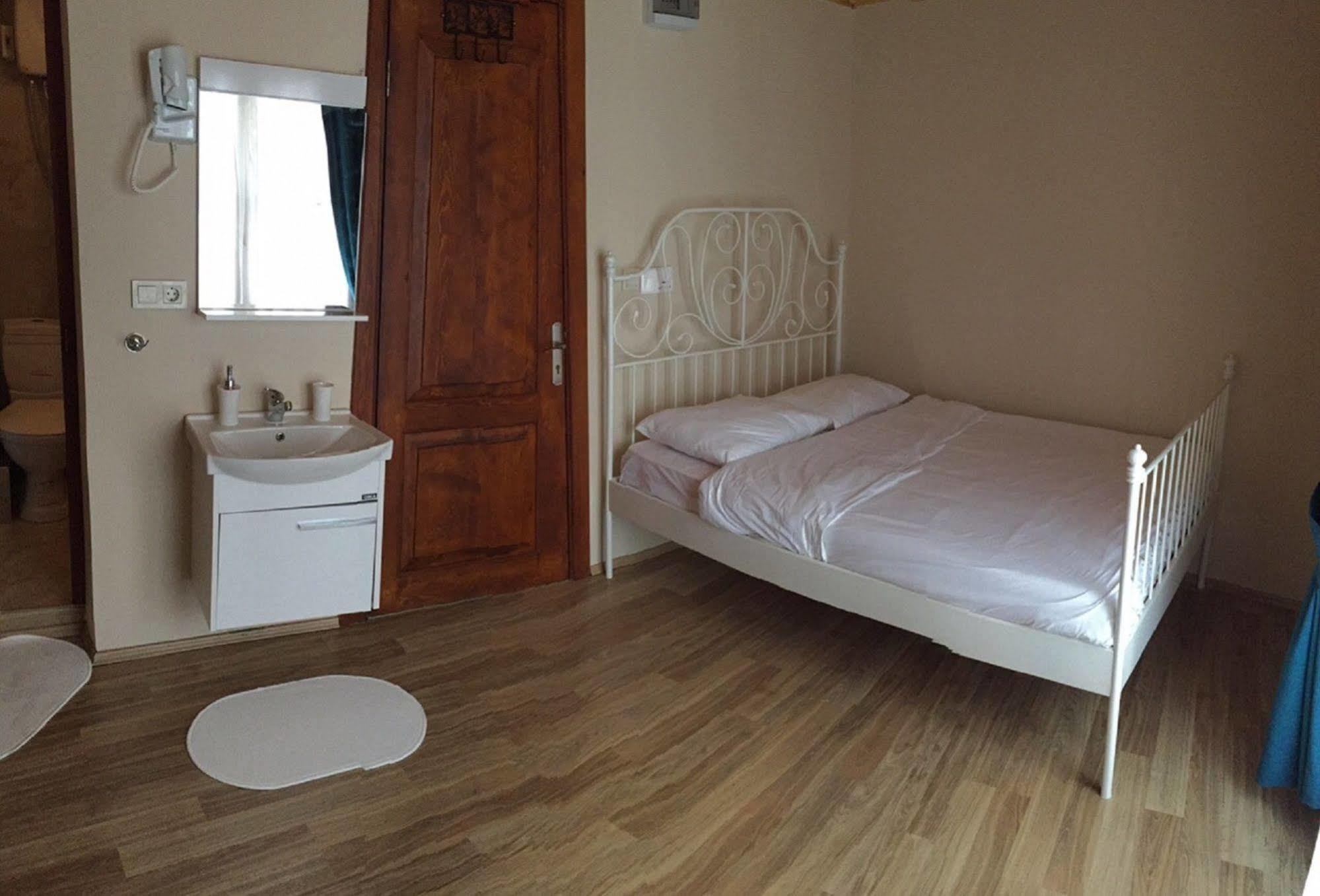Cheers Midtown Hostel Istanbul Exterior photo
