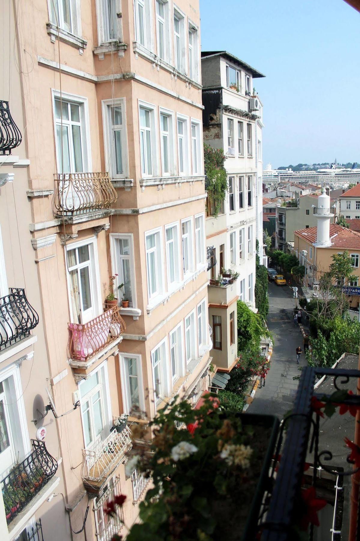Cheers Midtown Hostel Istanbul Exterior photo
